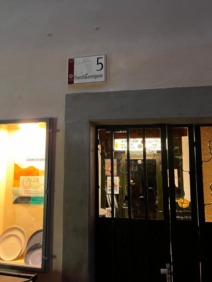 Private Room In Innerstadt غراتس المظهر الخارجي الصورة